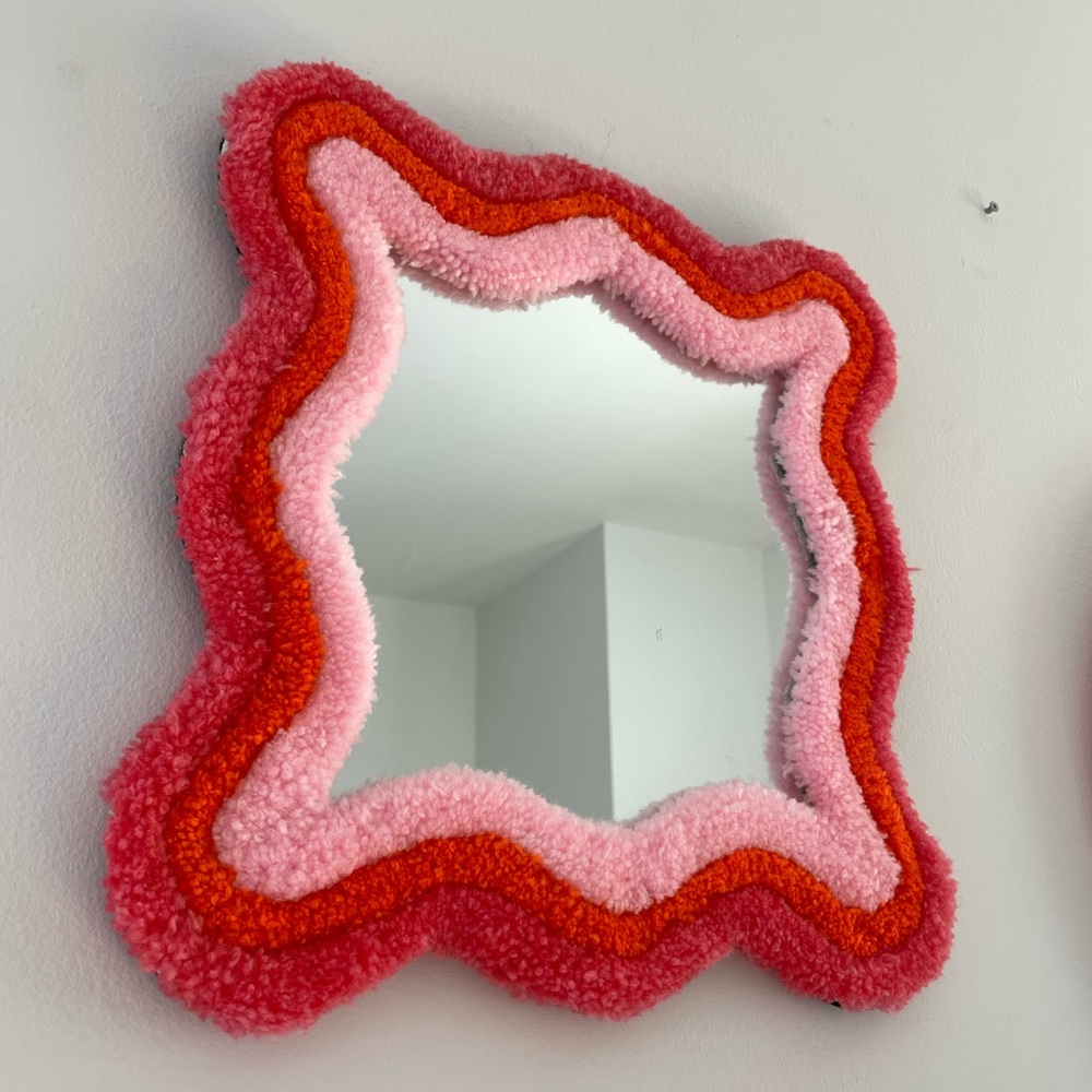 Wavy carpet mirror by Curious